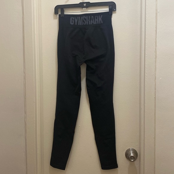 Gymshark Seamless Black Leggings Gray Logo in Womens Size Medium / Small - Picture 3 of 6